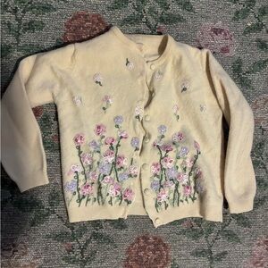 Vintage aesthetic cream & baby yellow hue wool cardigan embroidery florals 💛💐☁️